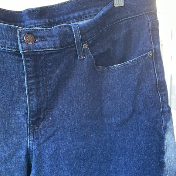 Women’s Levi’s Cropped Blue Jeans Size 16 - Picture 6 of 16